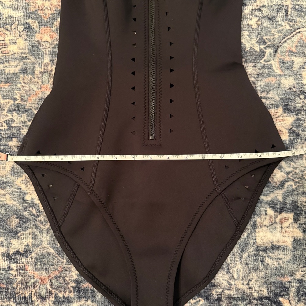 Gigi C| NWT Alexandra Black Cut out Swimsuit in Size M - Picture 11 of 15